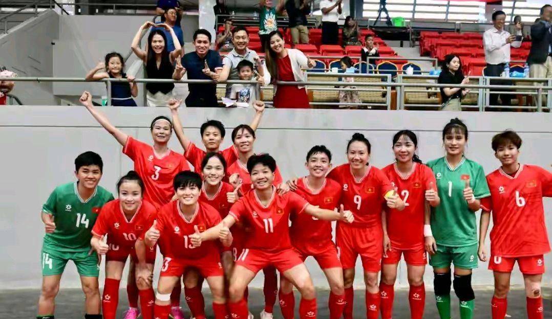 关于世界体育赛场：中国女足新晋冠军，赢得掌声的信息